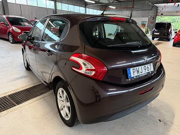 Peugeot 208 2012 photo 3