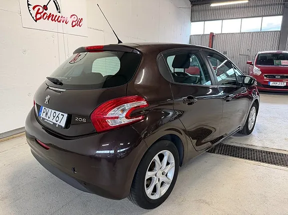 Peugeot 208 2012 photo 4