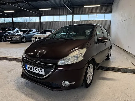 Peugeot 208 2012 photo 2