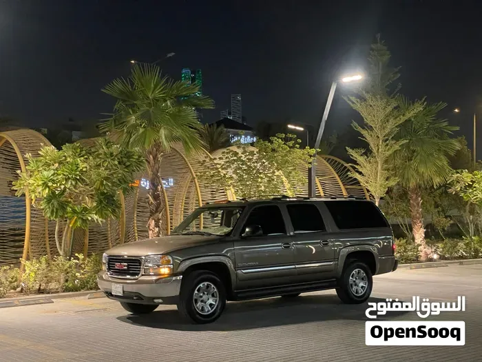 GMC Suburban 2016 photo 5