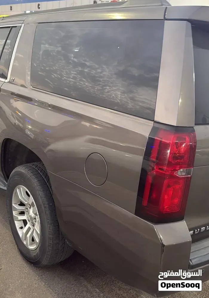 GMC Suburban 2016 photo 3