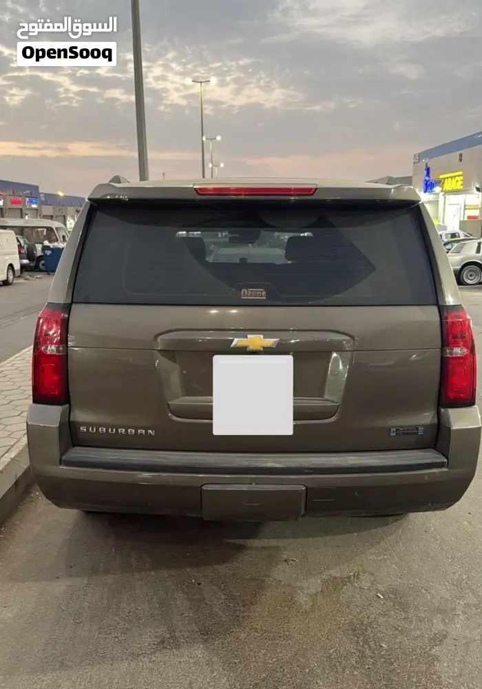 GMC Suburban 2016 photo 4