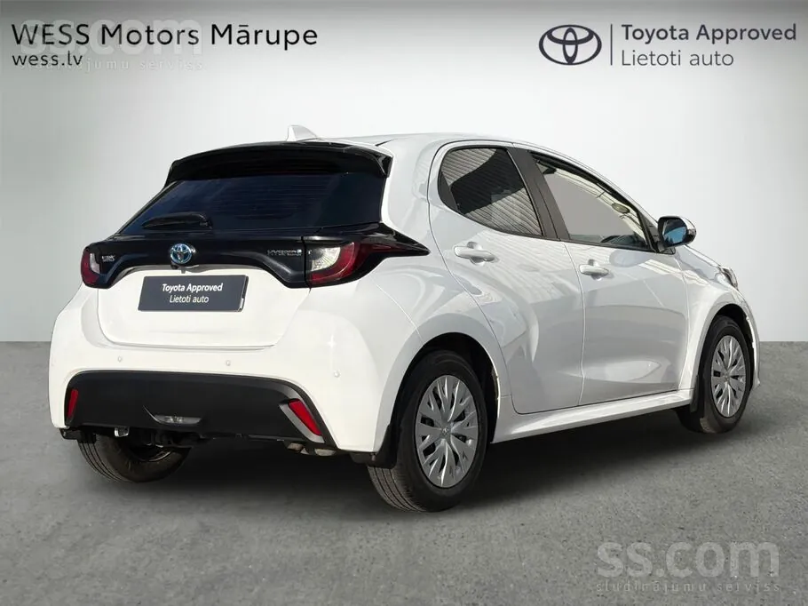 Toyota Yaris 2022 photo 2