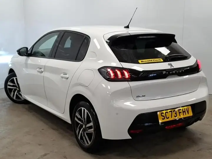 Peugeot 208 2023 photo 2