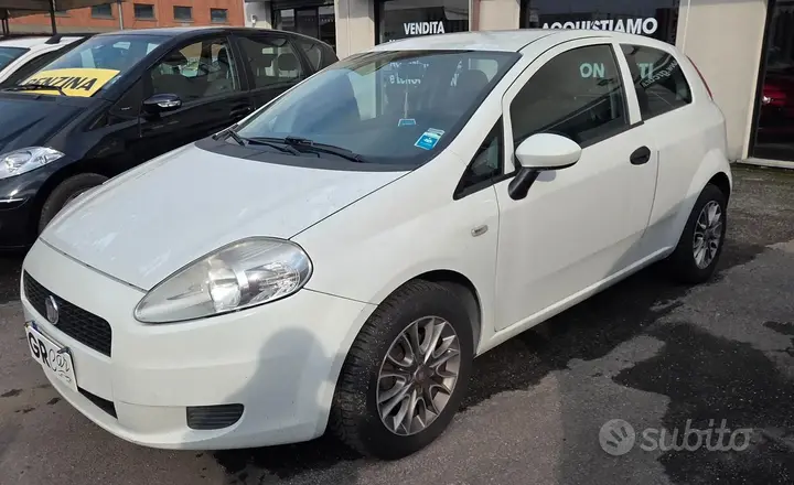 Fiat Grande Punto 2011 photo 3