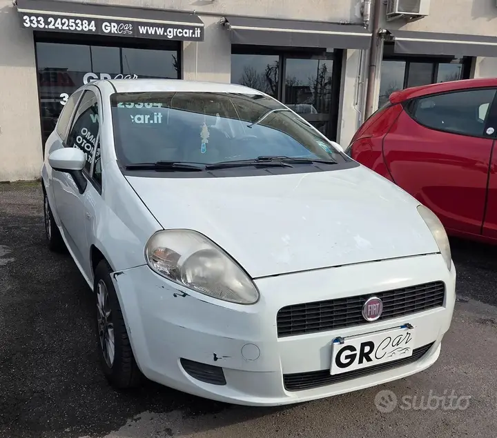 Fiat Grande Punto 2011 photo 4