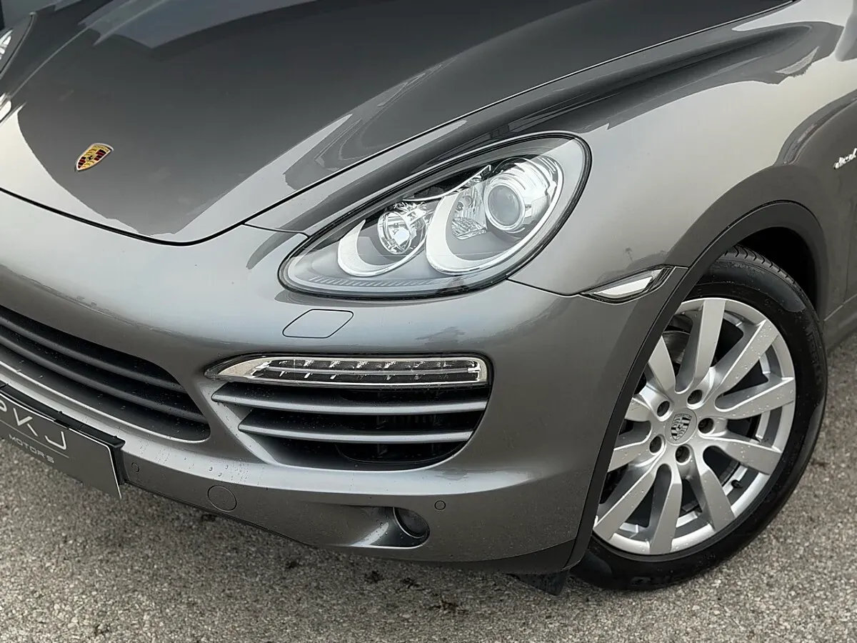 Porsche Cayenne 2012 photo 3