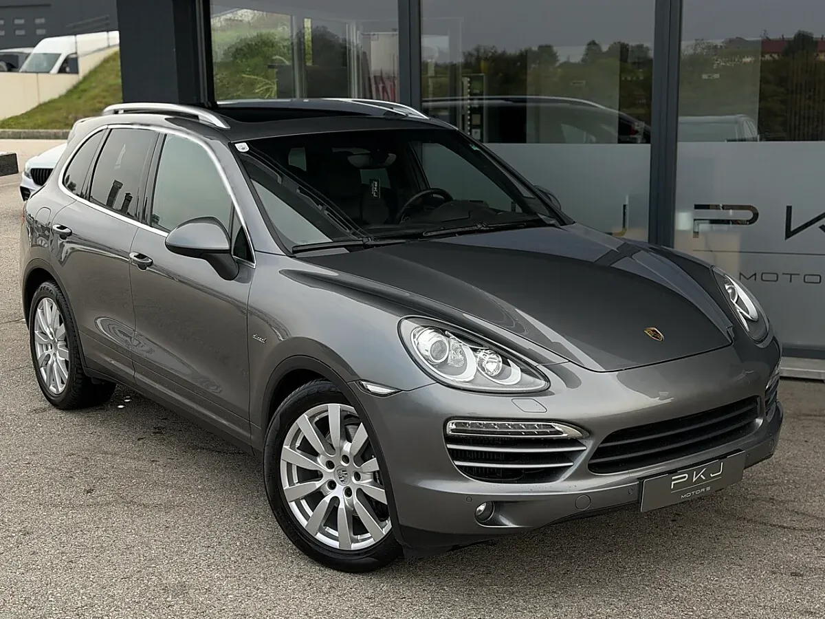 Porsche Cayenne 2012 photo 2