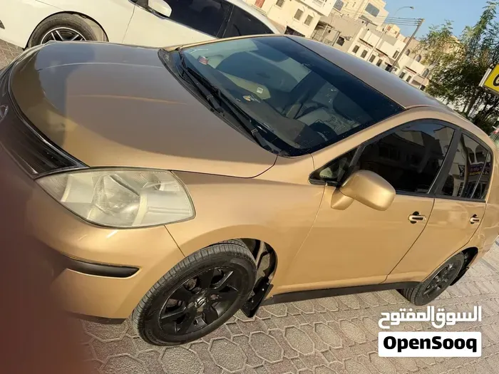 Nissan Tiida 2011 photo 4