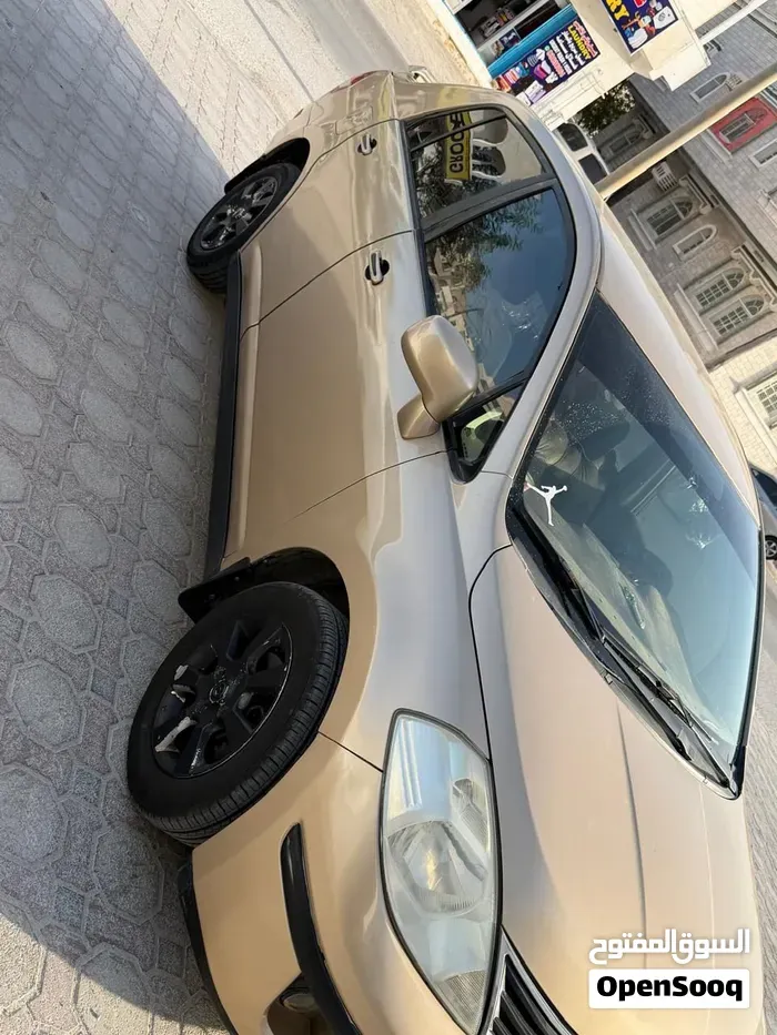 Nissan Tiida 2011 photo 3