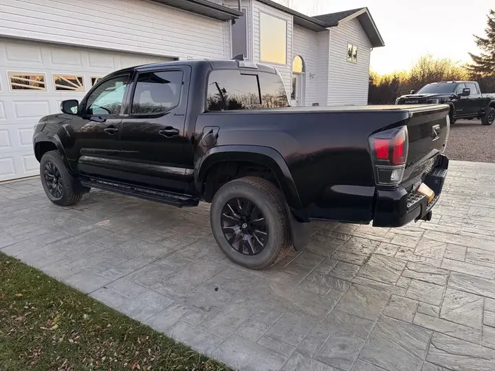 Toyota Tacoma 2023 photo 3
