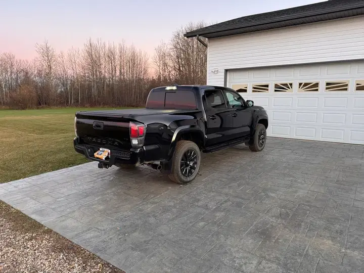 Toyota Tacoma 2023 photo 2