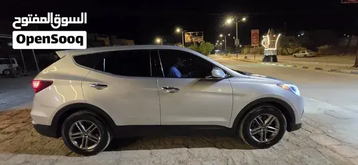 Hyundai Santa Fe 2018 photo 2