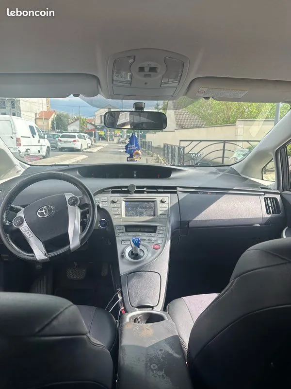 Toyota Prius 2012 photo 2