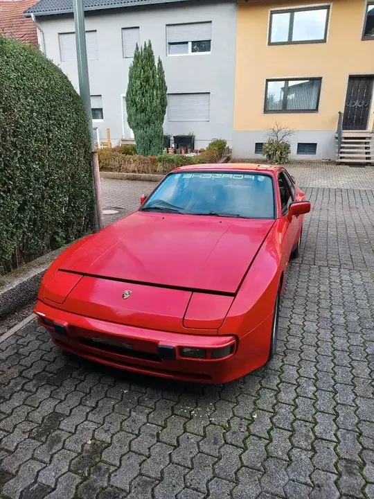 Porsche 944