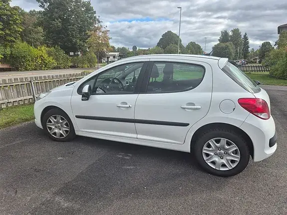 Peugeot 207 2010 photo 2