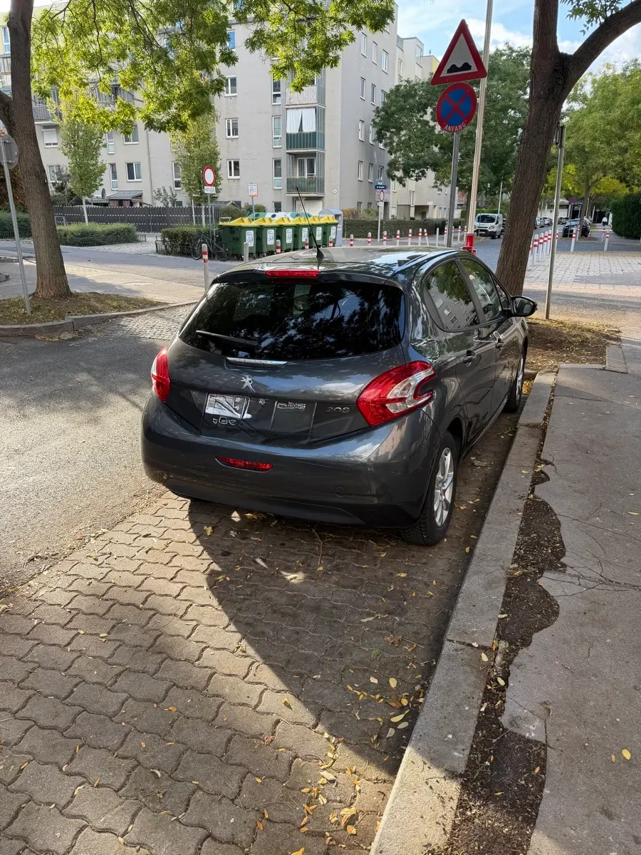 Peugeot 208 2014 photo 3