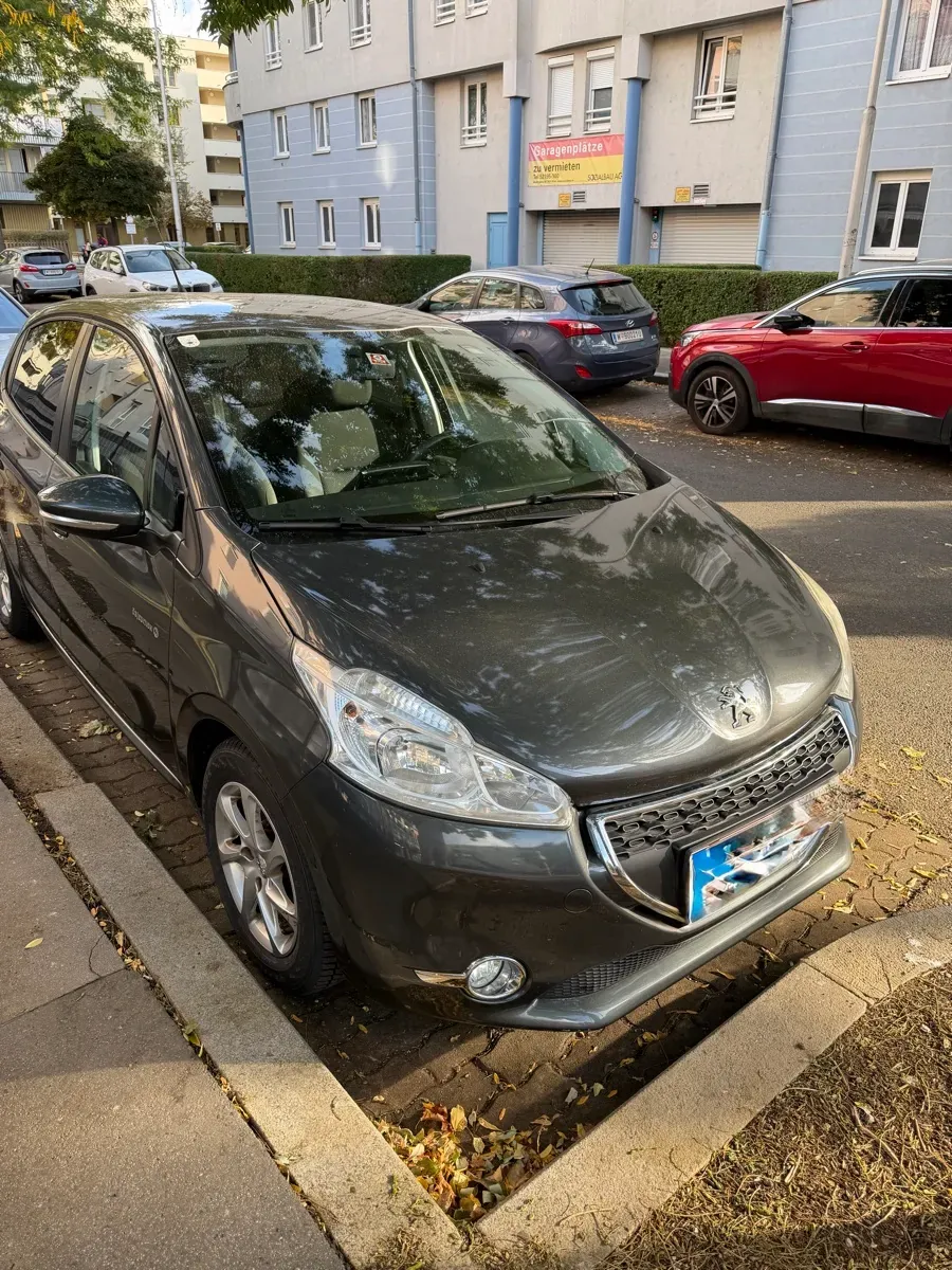 Peugeot 208 2014 photo 2