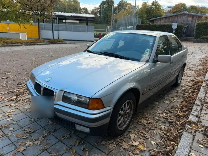 BMW 318I