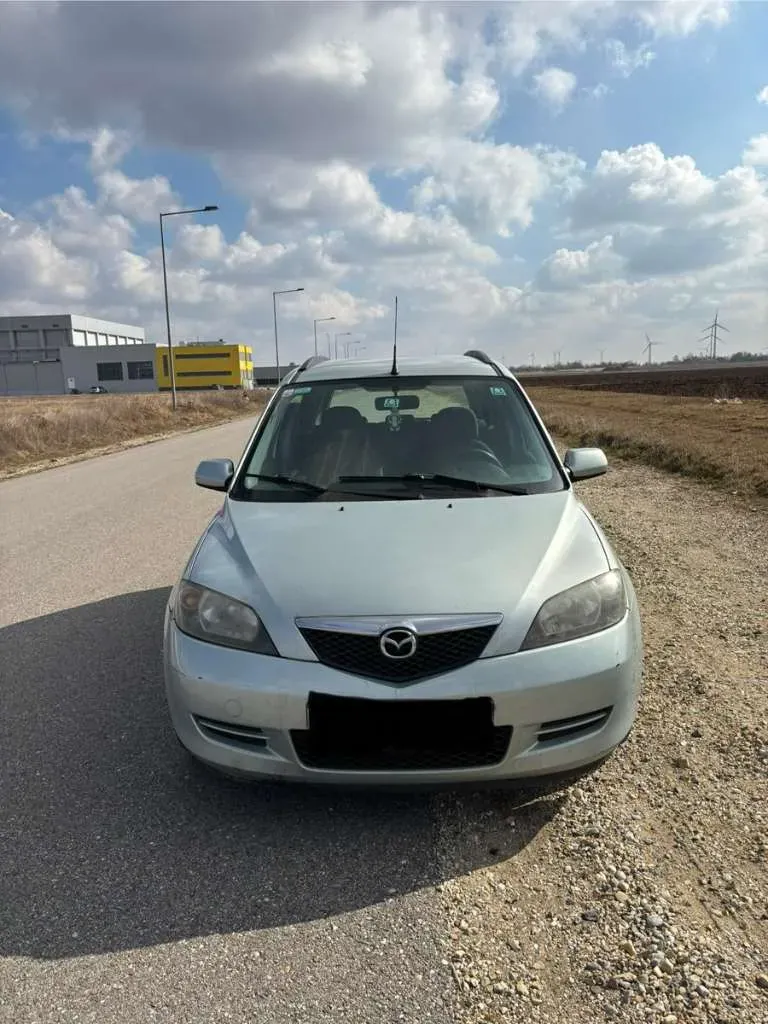 Mazda Mazda2 2004 photo 2