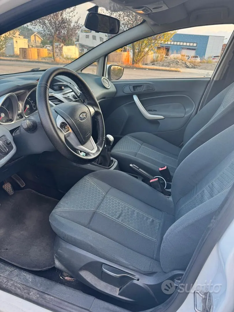 Ford Fiesta 2009 photo 4