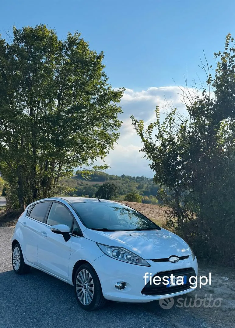 Ford Fiesta 2009 photo 2