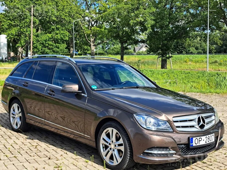 Mercedes-Benz C220 2013 photo 3