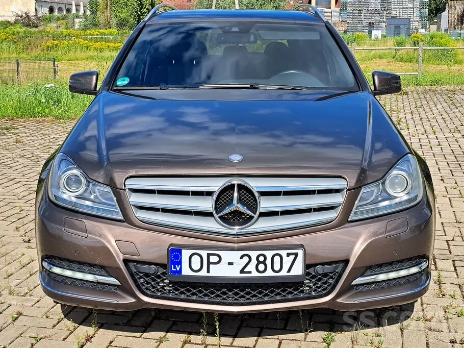 Mercedes-Benz C220 2013 photo 2