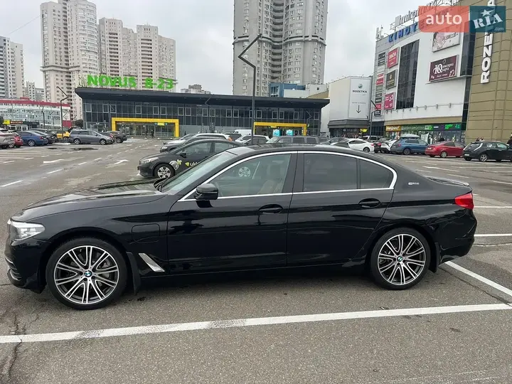 BMW 5 Series 2018 photo 5
