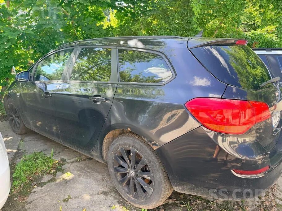 Opel Astra 2011 photo 4