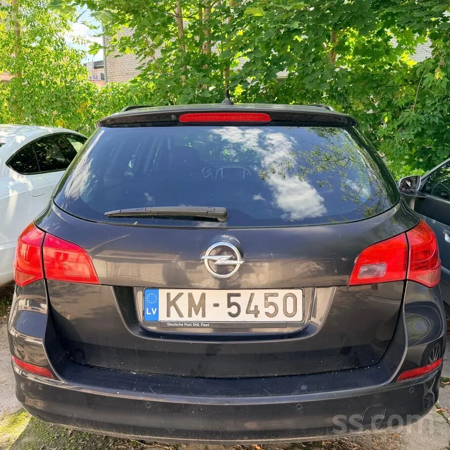 Opel Astra 2011 photo 3