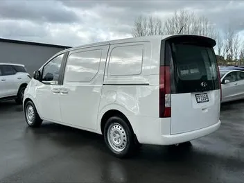 Hyundai Staria 2022 photo 5