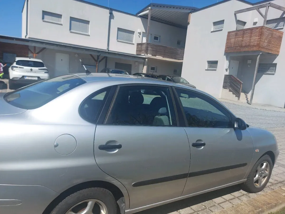 Seat Cordoba 2004 photo 3