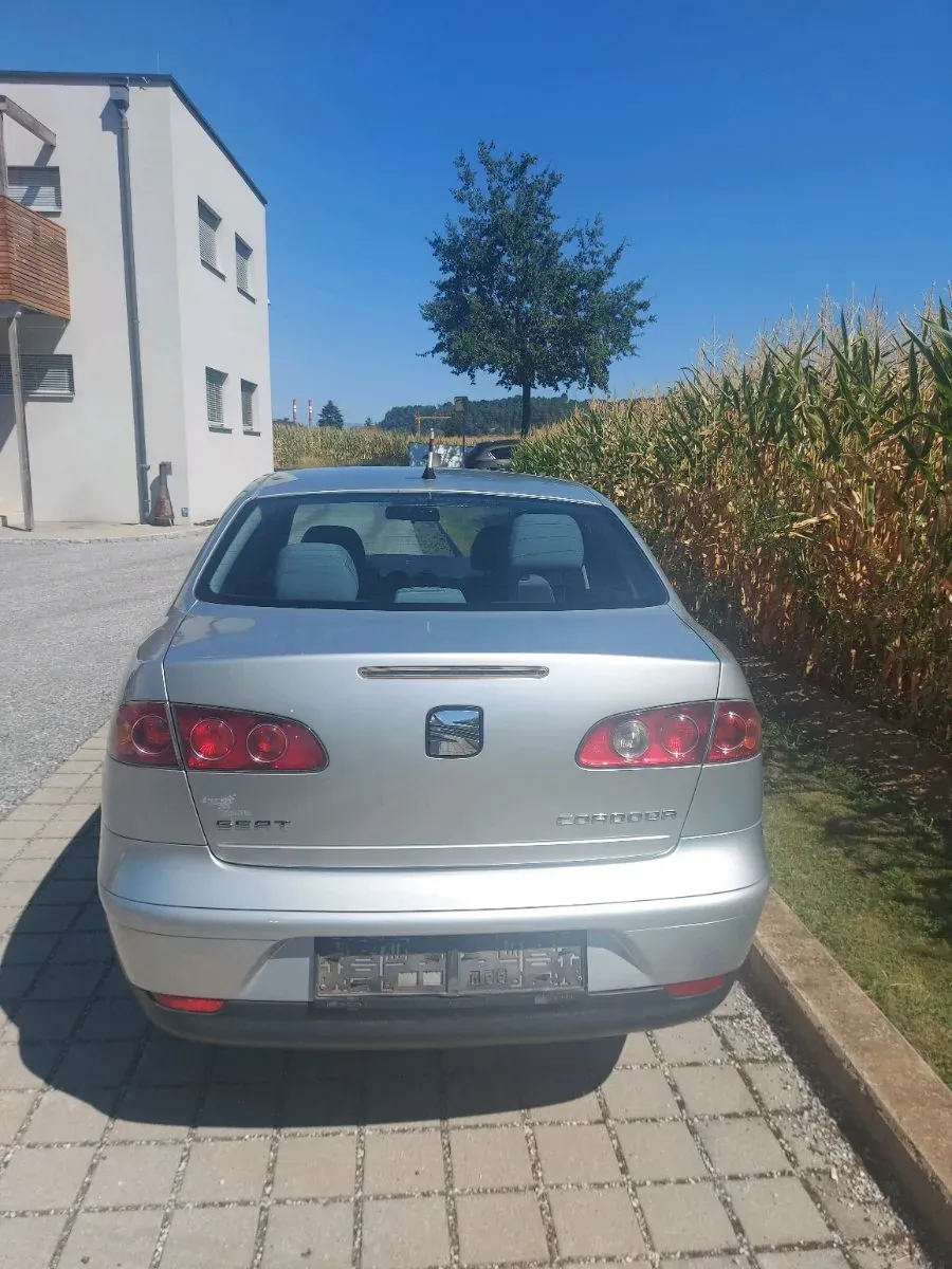 Seat Cordoba 2004 photo 2