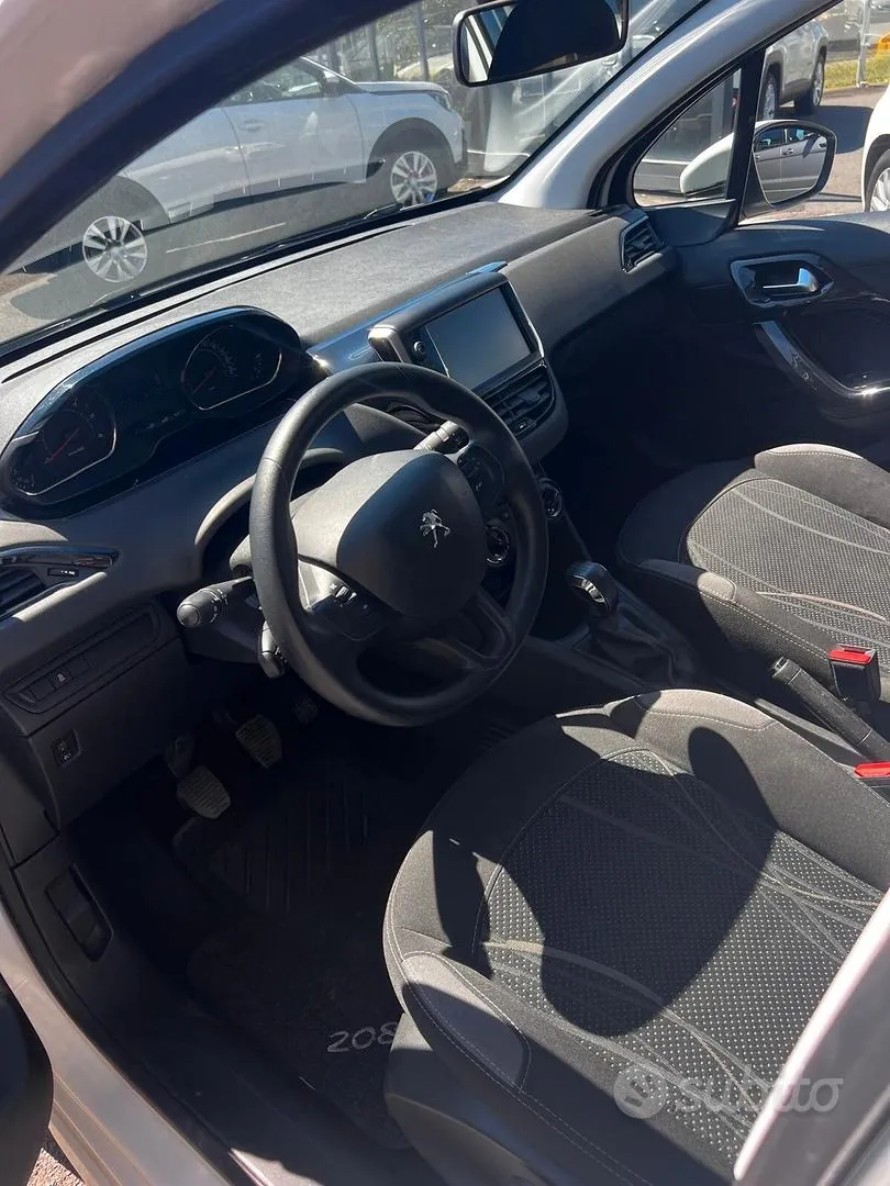 Peugeot 208 2013 photo 3