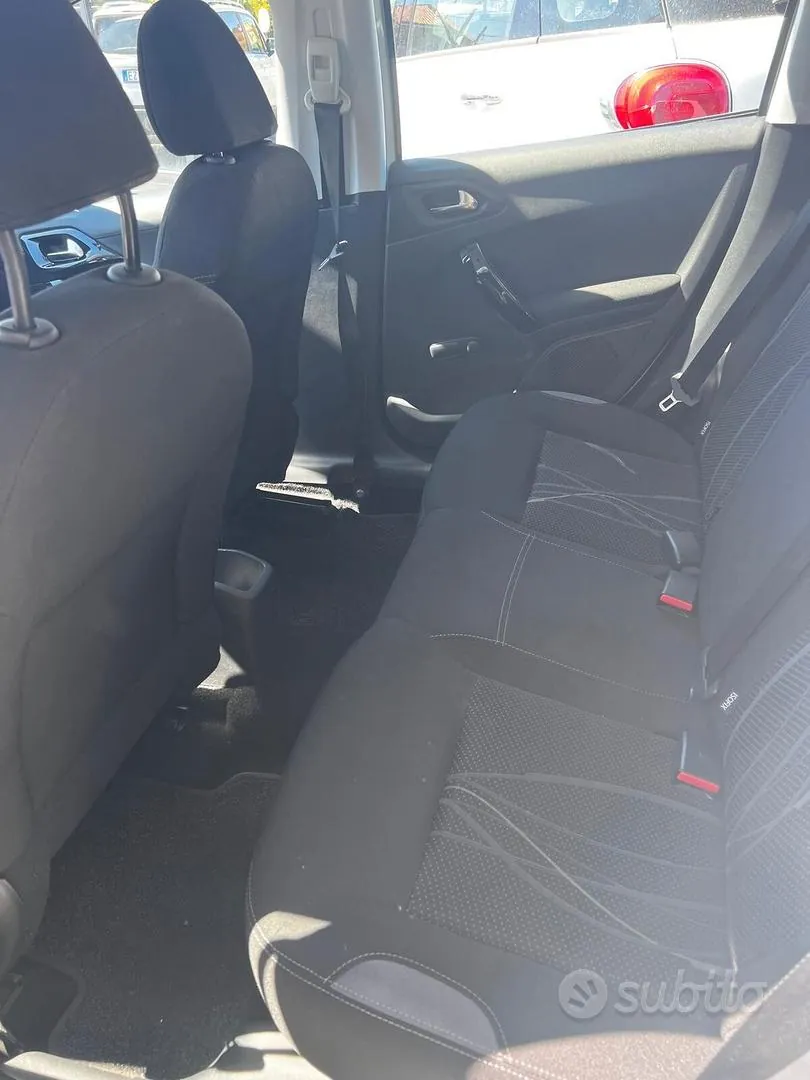 Peugeot 208 2013 photo 4