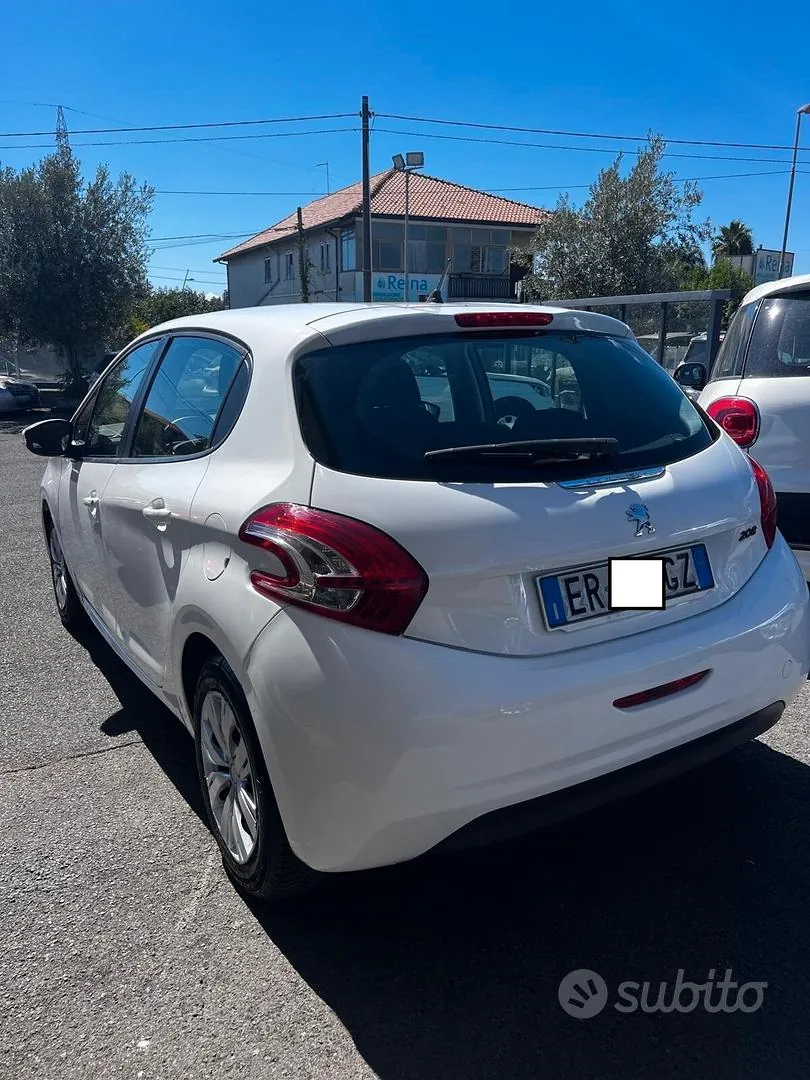 Peugeot 208 2013 photo 5