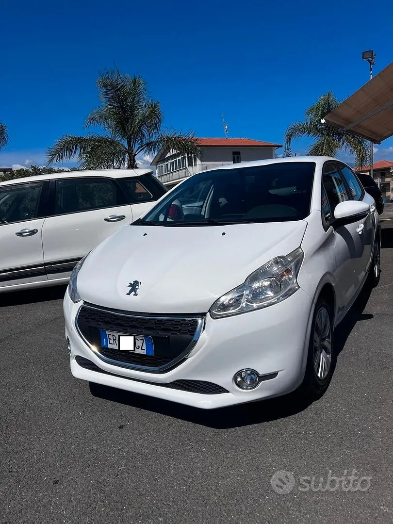Peugeot 208 2013 photo 2