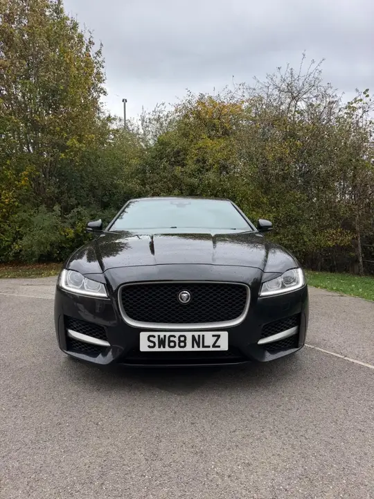 Jaguar Xf 2019 photo 2