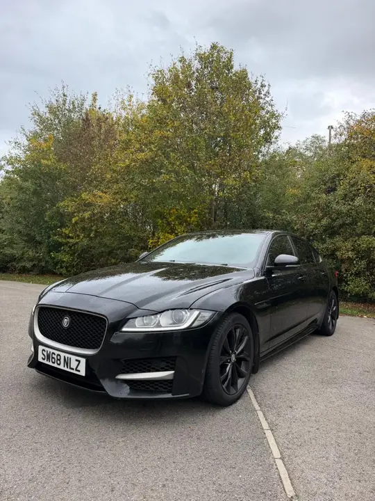 Jaguar Xf 2019 photo 5