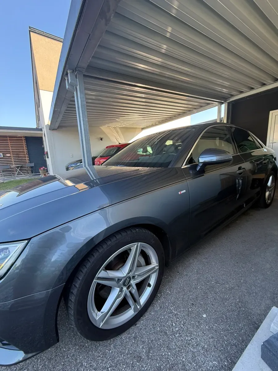 Audi A4 2018 photo 2