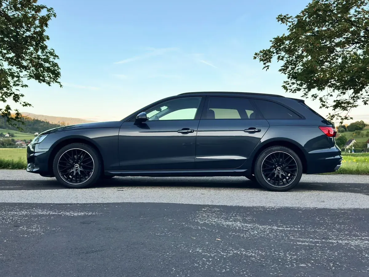 Audi A4 2021 photo 2