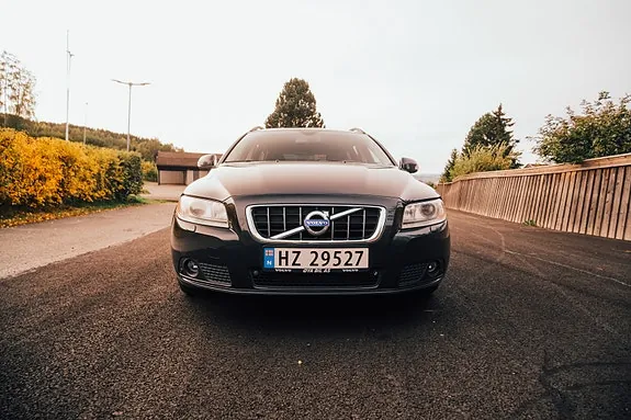 Volvo V70 2010 photo 2