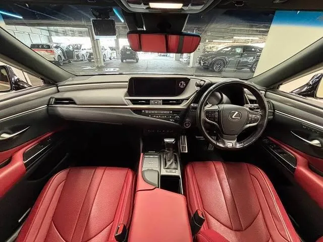 Lexus Es300H 2019 photo 2