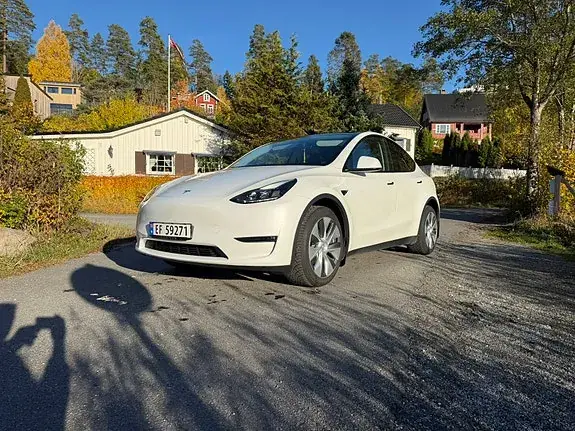 Tesla Model Y 2023 photo 3
