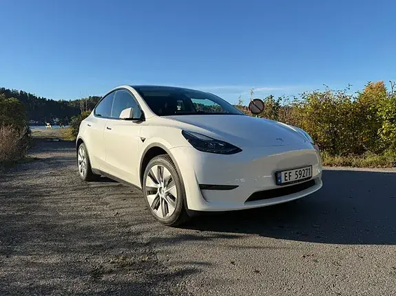 Tesla Model Y 2023 photo 2