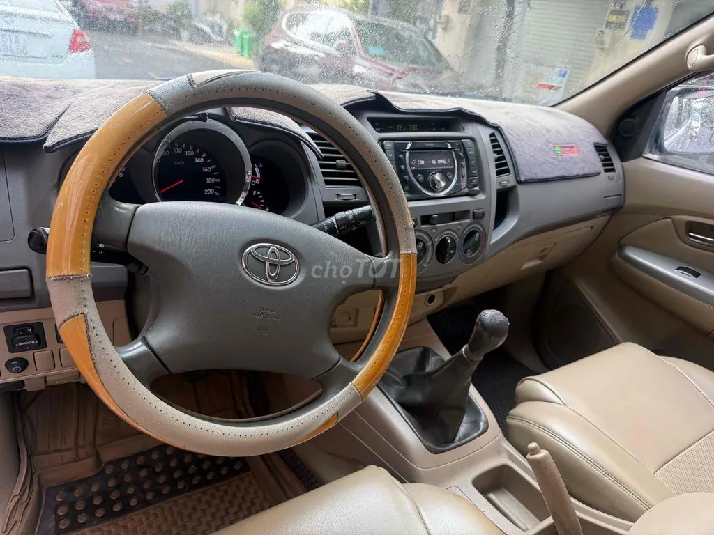 Toyota Fortuner 2010 photo 3