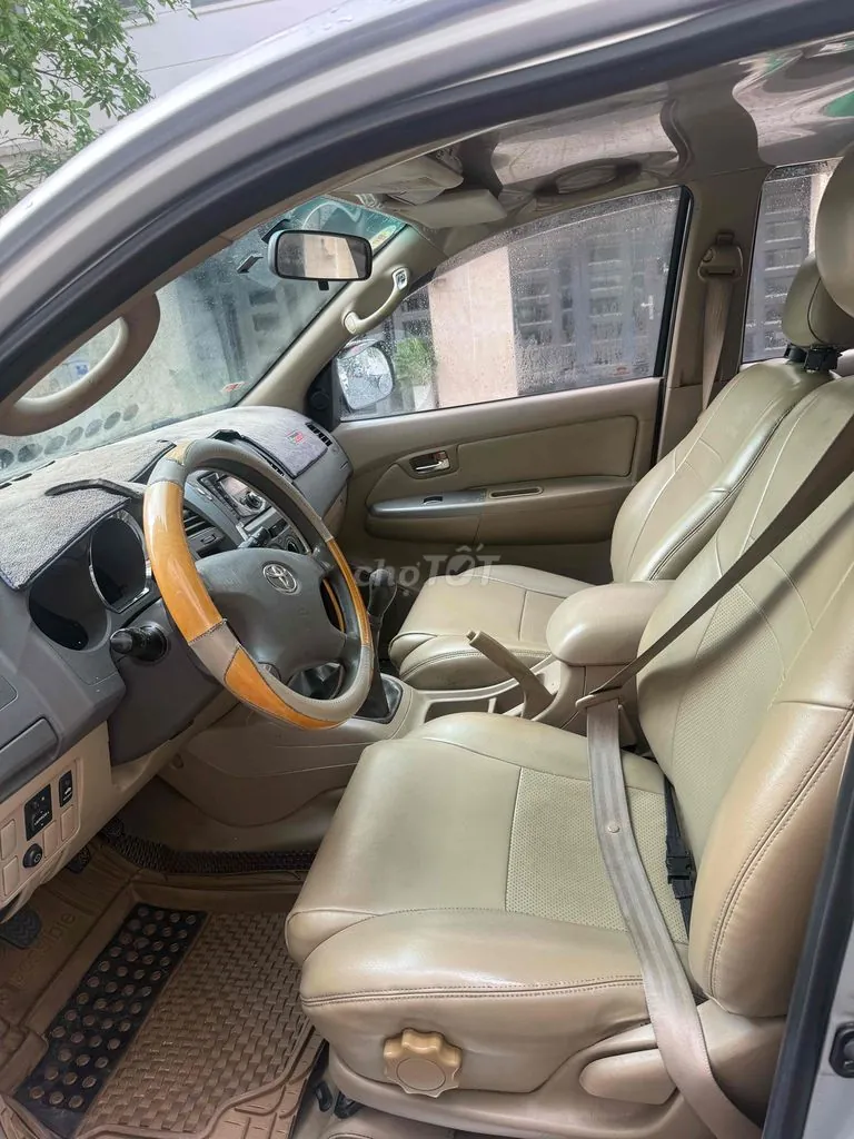 Toyota Fortuner 2010 photo 2