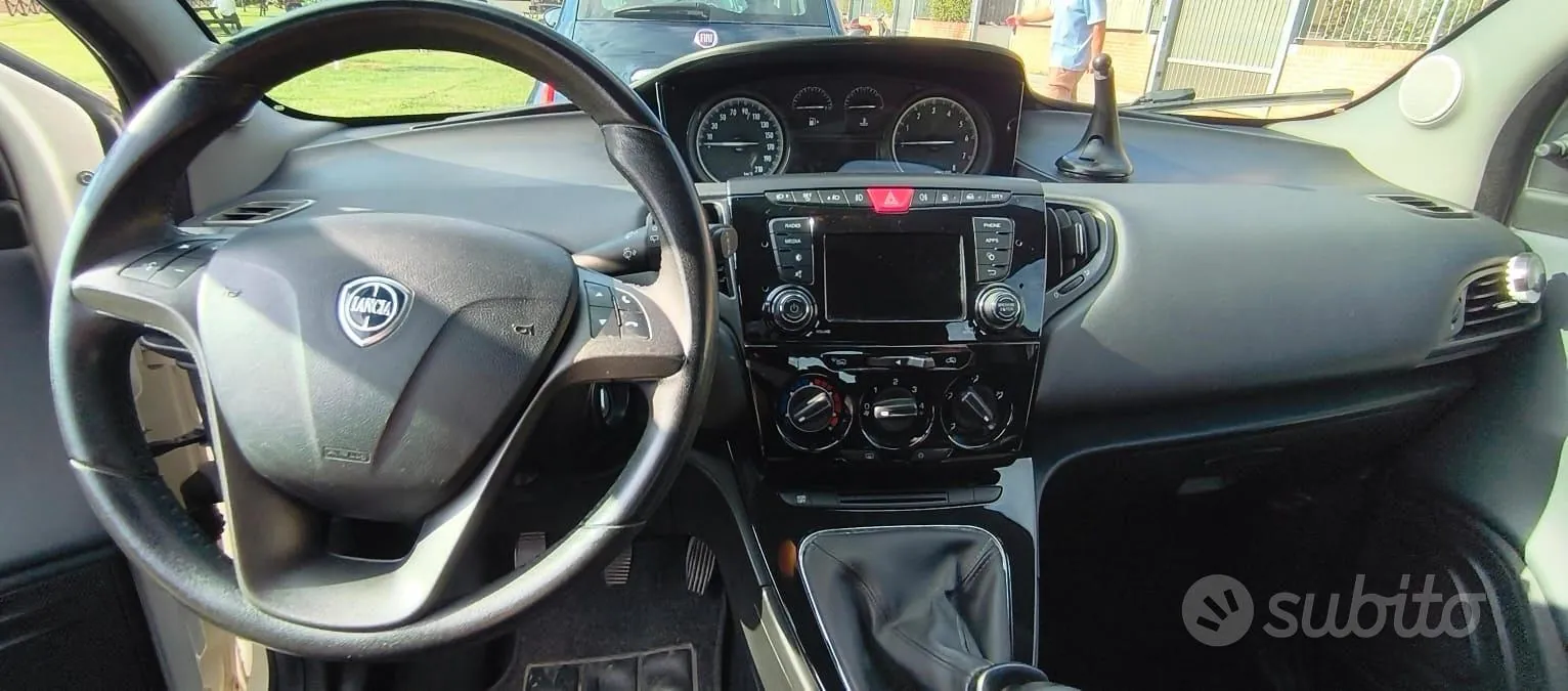 Lancia Ypsilon 2015 photo 4