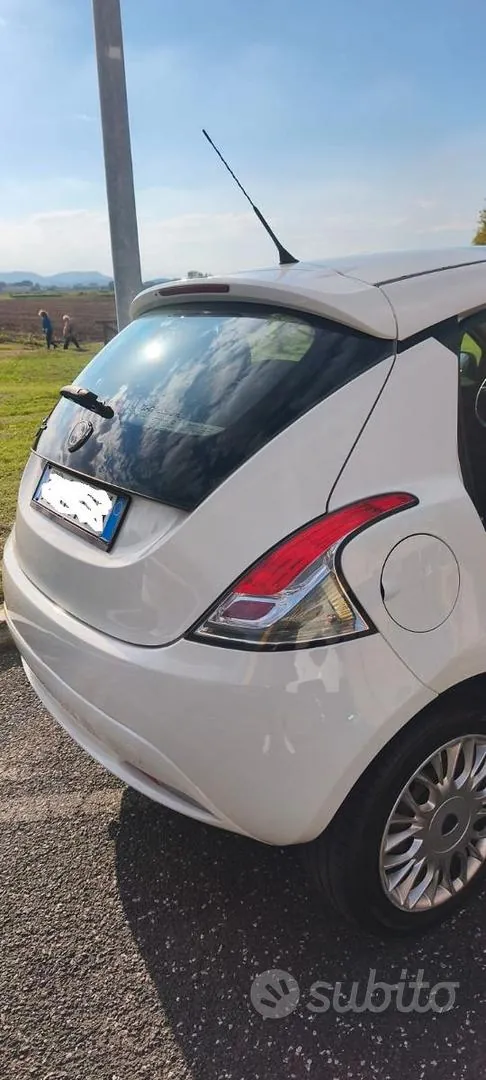 Lancia Ypsilon 2015 photo 3
